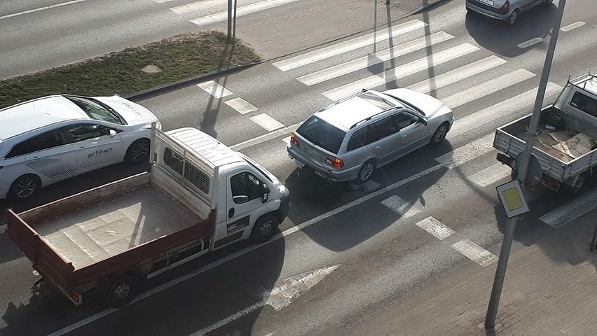 Do zderzenia busa i bmw doszło w środę, 4 kwietnia, około...