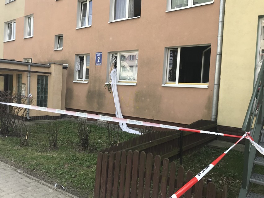 Wybuch w mieszkaniu przy ulicy Hallera w Świdniku. Oblał kobietę łatwopalną cieczą? 