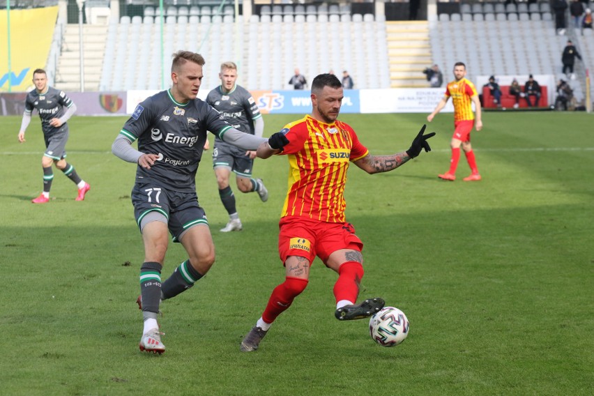 Korona Kielce w bardzo trudnej sytuacji po porażce z Lechią Gdańsk 1:2. Strata punktów, kontuzja Cebuli i czerwień Kovacevicia [ZDJĘCIA]