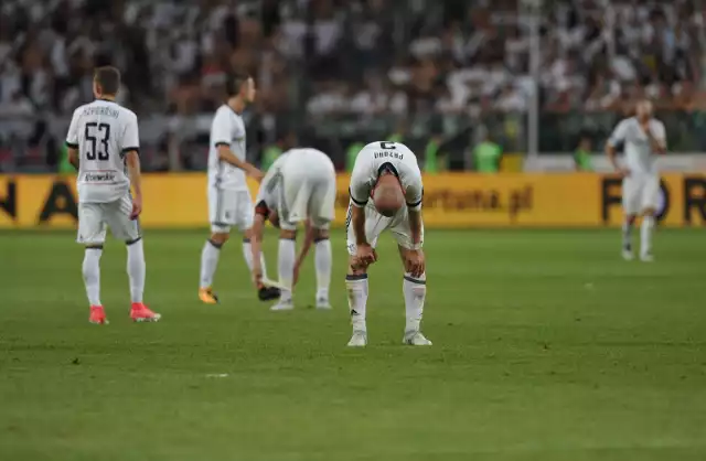 Po czwartkowej klęsce z Karabachem Agdam (0:3) Legia Warszawa czwarty raz z rzędu nie zakwalifikowała się do fazy grupowej europejskich pucharów. Tym razem lepsza okazała się drużyna z Azerbejdżanu, wcześniej eliminowały ich zespoły z równie egzotycznych zakątków. Jakie kluby sprawiały Wojskowym problemy (a zwykle lanie) w poprzednich sezonach? Sprawdź "listę wstydu" Legii.Uruchom i przeglądaj galerię klikając "NASTĘPNE", strzałką w prawo na klawiaturze lub gestem na ekranie smartfonu