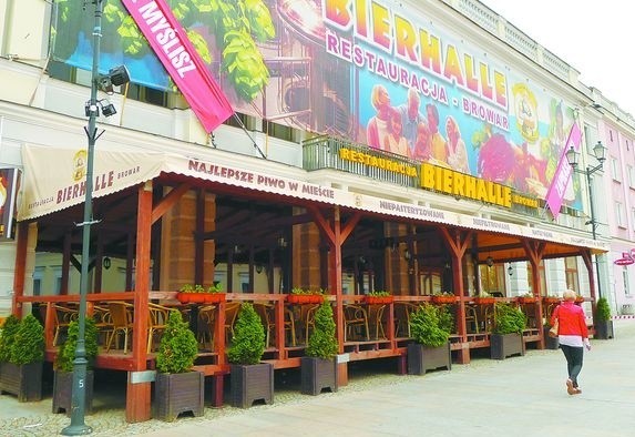 Otwarcie restauracja Bierhalle w Białymstoku w grudniu 2010 r. było wielkim wydarzeniem. To miało być miejsce w bawarskim stylu, serwujące dania i zagraniczne gatunki piwa. Dziś tu pustka.