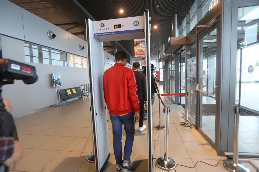 17.06.2020 lotnisko pyrzowice airport pandemia fot.  /...