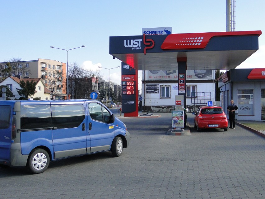 W Radomiu i regionie w sobotę brakowało paliwa na większości stacji benzynowych. Na nielicznych jest olej napędowy, można też zatankować gaz