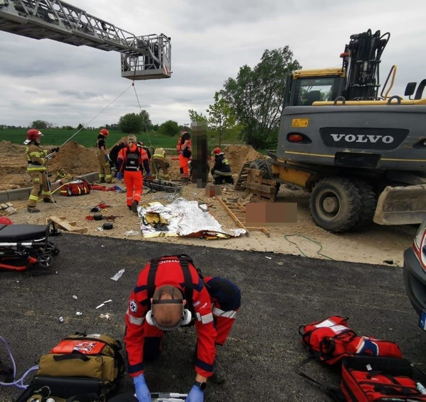 Wypadek w Stargardzie. Ziemia osunęła się na pracownika - 18.05.2020