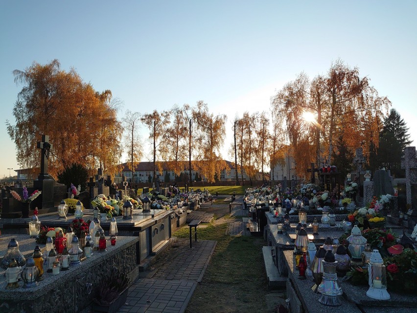 Uroczystość Wszystkich Świętych na cmentarzu w Belsku Dużym.