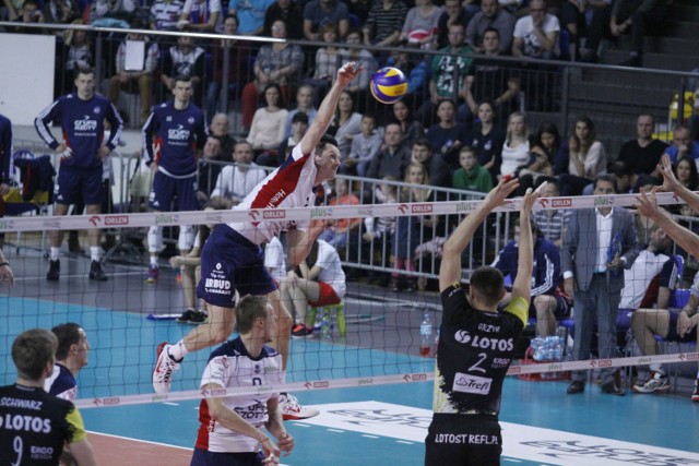 Atakuje Rafał Buszek (ZAKSA)