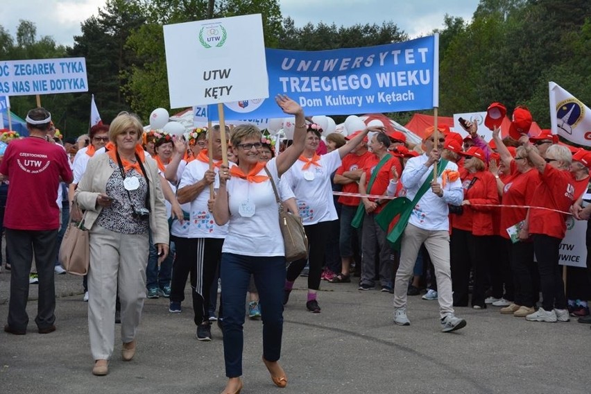 W Senioriadzie wzięło udział prawie 900 osób ZDJĘCIA