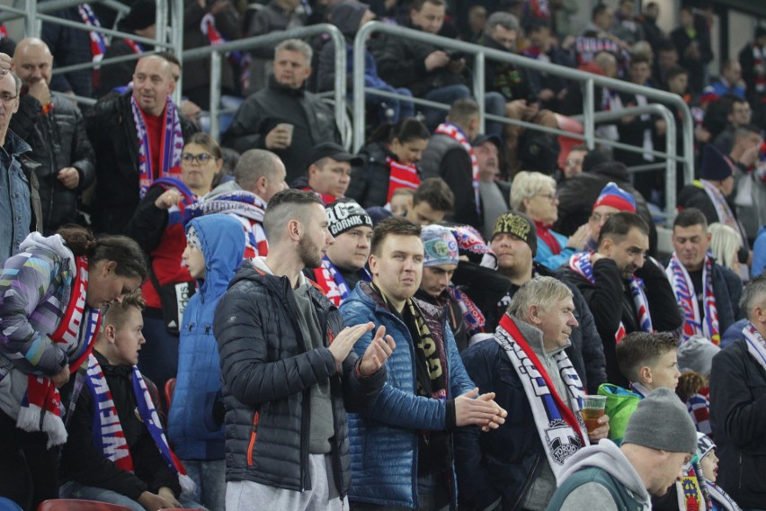 Górnik Zabrze - Śląsk Wrocław. Kibice odśpiewali hymn ZDJĘCIA KIBICÓW