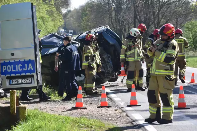 Między Lubinem i Ścinawą doszło do wypadków w którym brali udział kierowcy skutera, trzech samochodów osobowych i radiowozu.