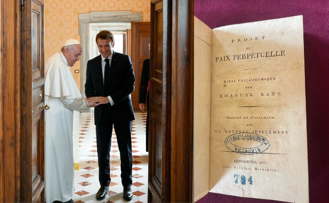 Jak książka, którą prezydent Francji Emmanuel Macron przekazał papieżowi, trafiła do Francji? O wszystkich możliwościach opowiada dyrektor Ossolineum dr Łukasz Kamiński