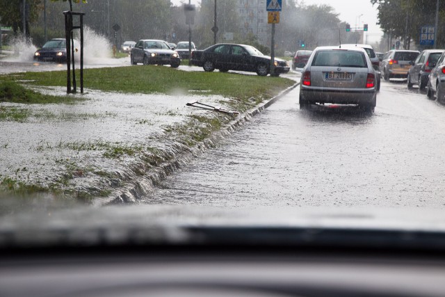 Gdzie jest burza? Radar burzowy online. Ostrzeżenie IMGW drugiego stopnia dla województwa podlaskiego przed burzami z gradem [08.07.2021]