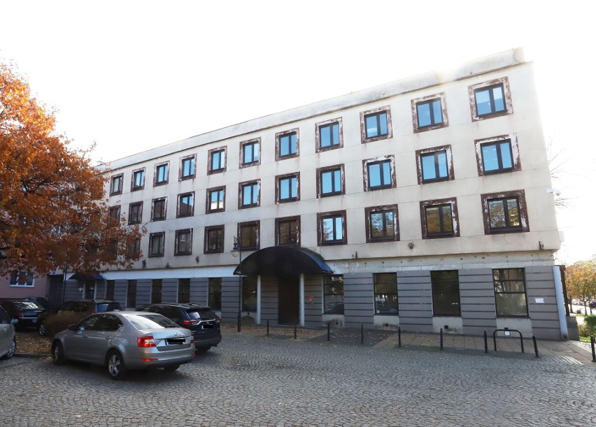 Będą apartamentowce przy placu Konstytucji 3 Maja w Radomiu? Orange sprzedaje budynki w centrum i proponuje nabywcy sposób przebudowy