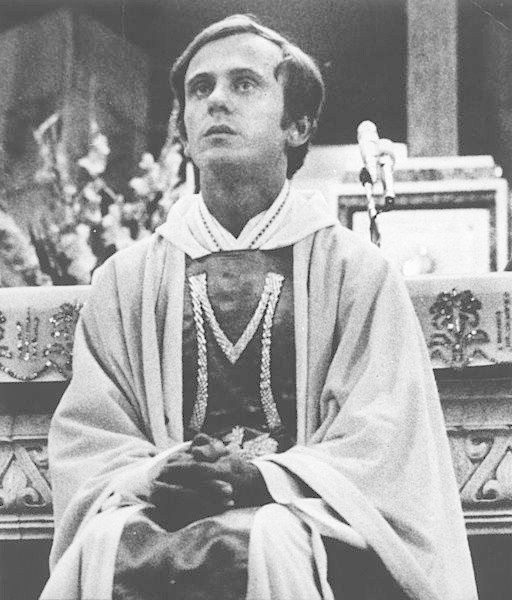 Ksiądz Jerzy Popiełuszko został beatyfikowany jako męczennik, W takim przypadku cud nie jest warunkiem wyniesienia na ołtarze.