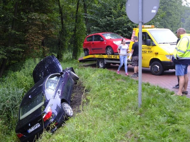 Po godzinie 9 rano przy ul. Nieszawskiej kierujący samochodem BMW zjechał na przeciwny pas jezdni i otarł się o pojazd marki chevrolet aveo. >> Najświeższe informacje z regionu, zdjęcia, wideo tylko na www.pomorska.pl 