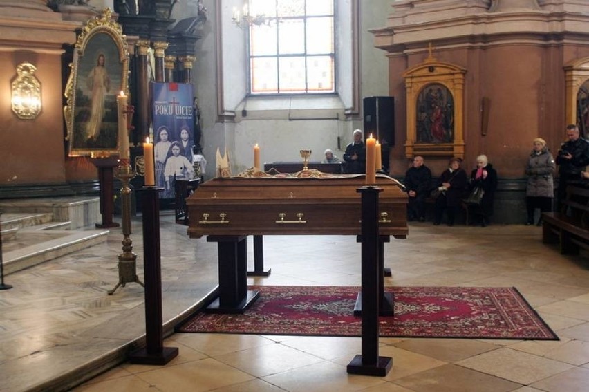 Pogrzeb biskupa Tadeusza Rybaka w Legnicy [ZDJĘCIA]