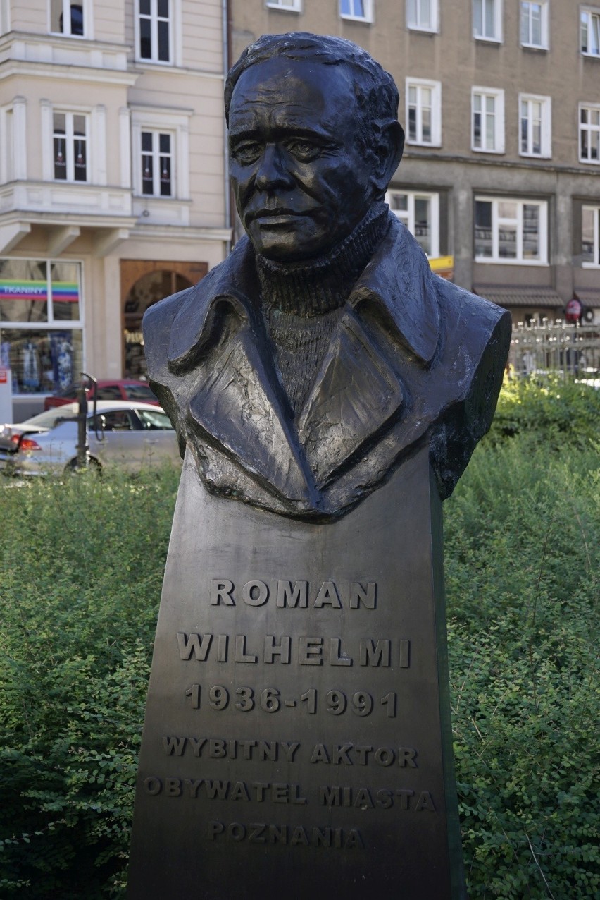 W 82. rocznicę urodzin Romana Wilhelmiego przy jego pomniku...
