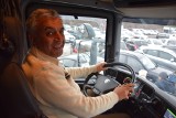 Kierowca z Iranu kupił ciężarówkę: Samochód jest wspaniały. Piękny finał historii Fardina, który pokochał Polaków