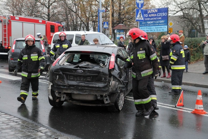 Wrocław: Wypadek na ul. Hermanowskiej z udziałem trzech aut [ZDJĘCIA]