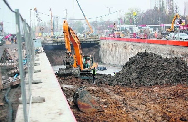 Jednym z miejsc, gdzie opóźnienia mogą wpłynąć na termin zakończenia inwestycji, jest wiadukt pod ul. Pabianicką.