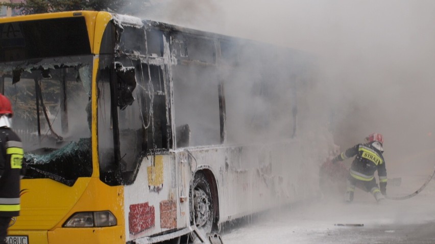 Autobus zatrzymał się na jednym z przystanków w Lutoryżu....