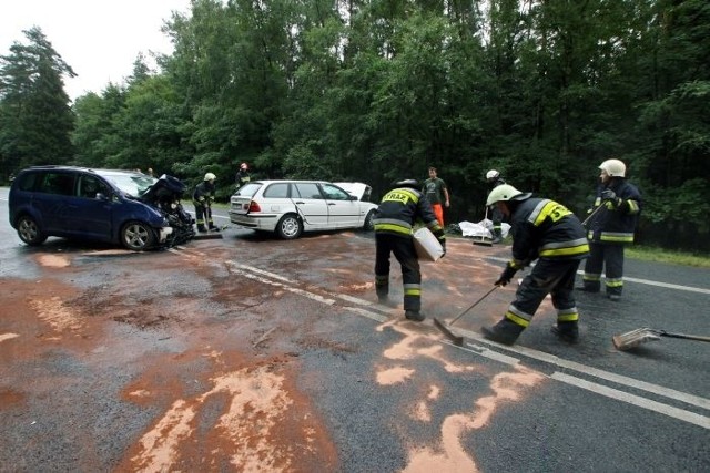 Wypadek kolo Debicy. Zginely dwie osoby.