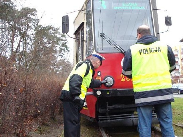 Mężczyznę potrącił tramwaj. 26-latek trafił do szpitala