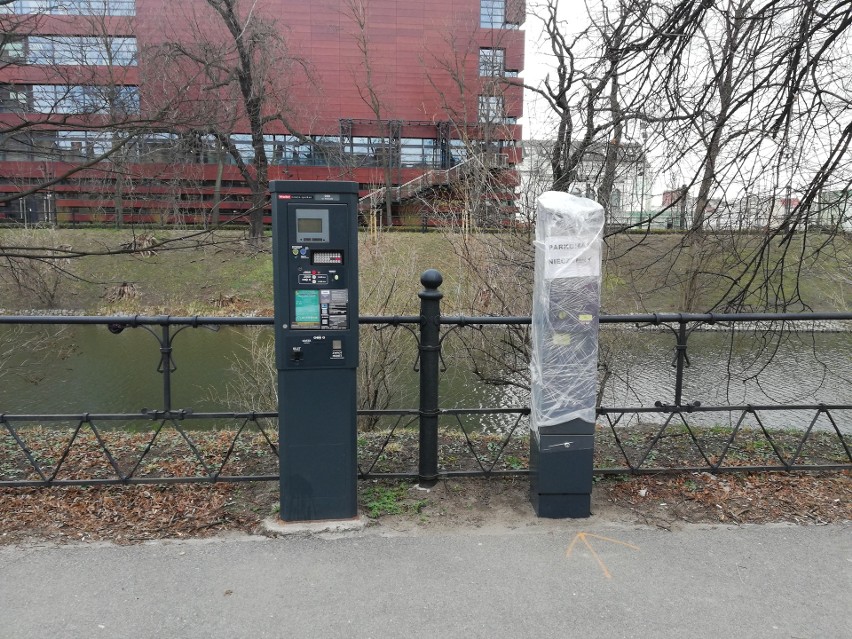 Na ulicach Wrocławia zaczynają pojawiać się nowe parkomaty....