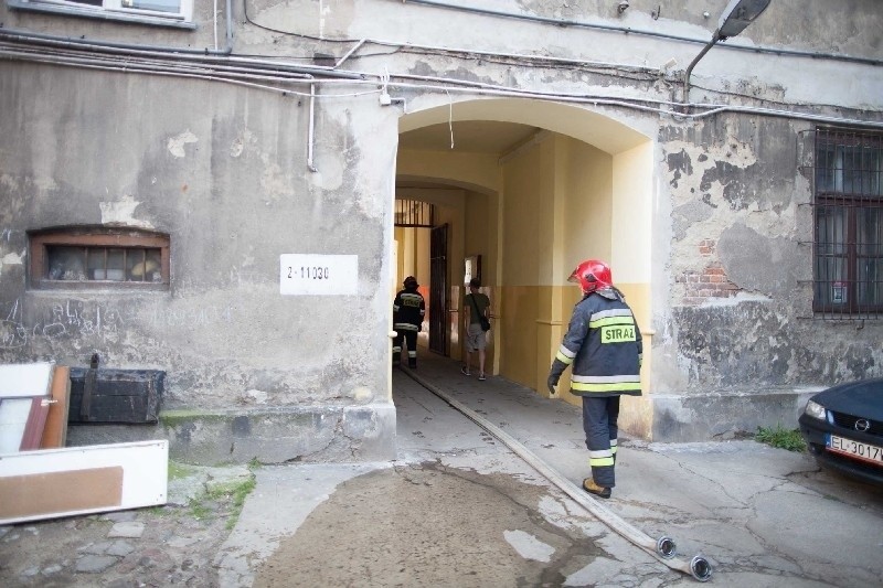 Pożar przy ul. Więckowskiego. Lokatorka zatruła się czadem