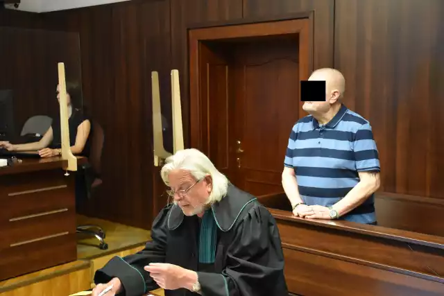 Leszek G. nie przyznał się dziś do winy. Przed Sądem Okręgowym w Opolu mówił, że ofiara sama sobie wbiła nóż w oko.