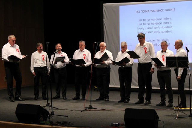 Koncert pieśni patriotycznych w Centrum Kultury 105 w Koszalinie.