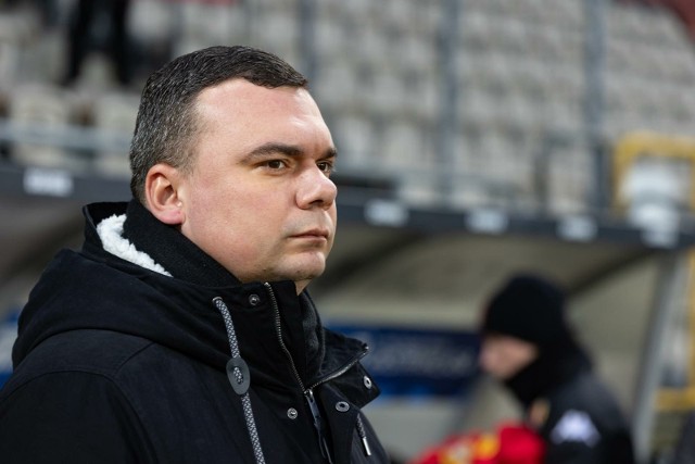 Trener Adrian Siemieniec ma plan, w jaki sposób pokonać Lecha Poznań