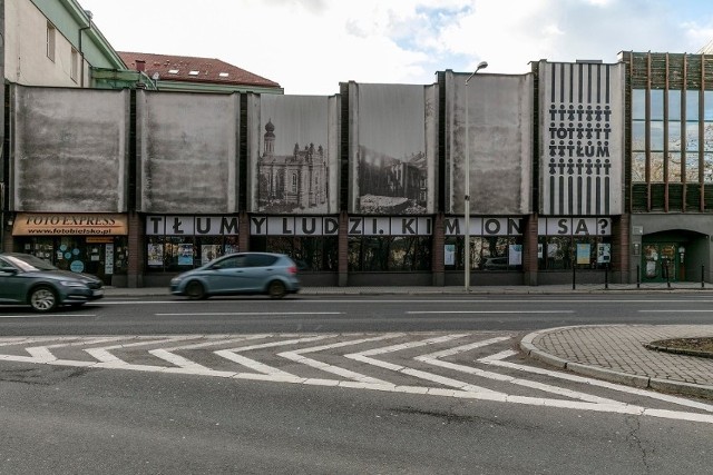 Zobacz kolejne zdjęcia. Przesuwaj zdjęcia w prawo - naciśnij strzałkę lub przycisk NASTĘPNE