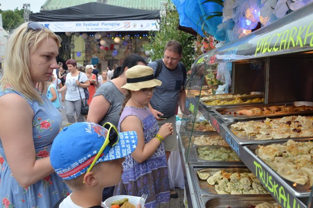 Festiwalowe pierogi słyną ze smakowitości i łatwo zrozumieć, że wiele osób ma kłopot ze zdecydowaniem się na konkretny ich rodzaj