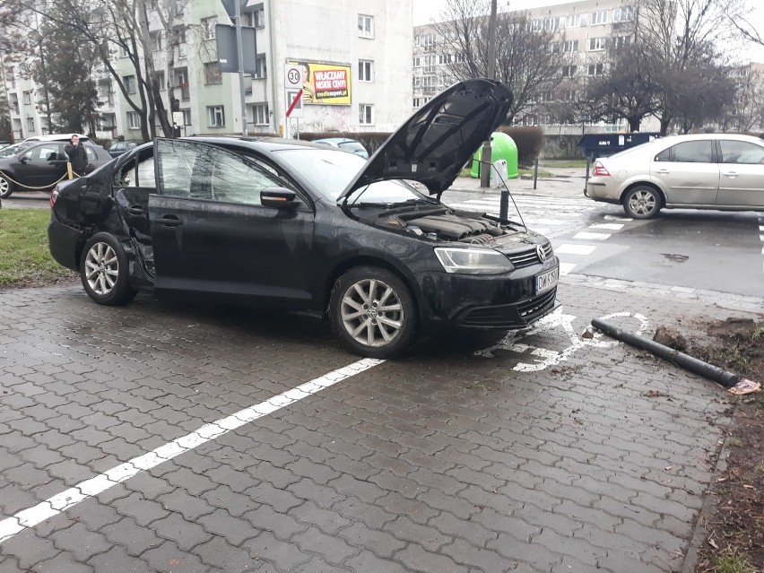 Wypadek na Szczepinie. Jedna osoba została ranna (ZDJĘCIA)