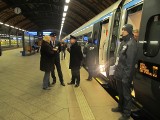 Pociąg Pendolino Wrocław - Warszawa. Pierwszy kurs planowo, można ustawiać zegarek (FILM, ZDJĘCIA)