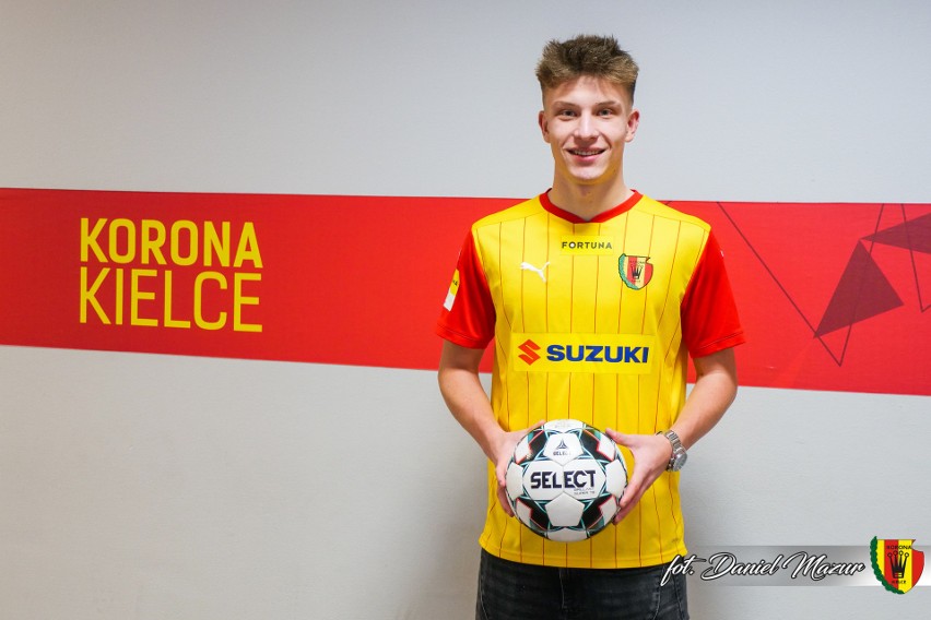 Fortuna 1 liga. Adrian Bielka podpisał kontrakt z Koroną Kielce. To 17-letni zawodnik, gra jako cofnięty napastnik czy ofensywny pomocnik