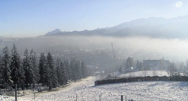 W zimie przy bezwietrznej pogodzie skażenie powietrza w Zakopanem przekracza dopuszczalne normy nawet 10 razy