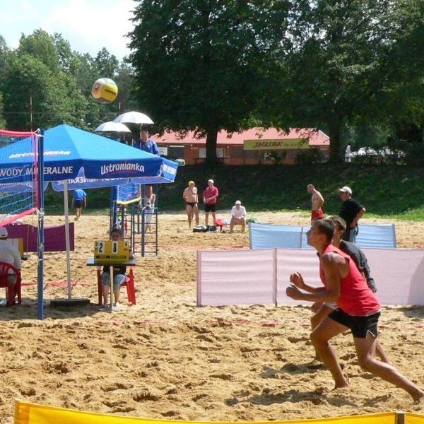 Na nowych boiskach w Toporni po raz kolejny w tym sezonie rywalizowali specjaliści od siatkówki plażowej.