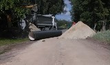 Ruszyła przebudowa drogi w Ostrownicy w gminie Kazanów. Nowa nawierzchnia pojawi się na kilometrze jezdni