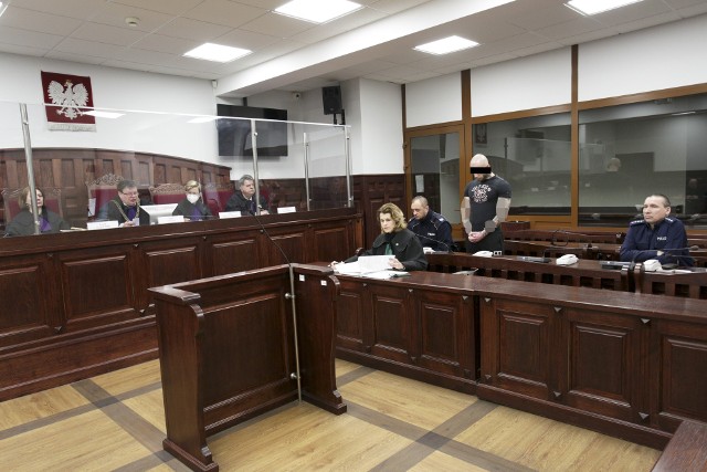 Proces Piotra R., oskarżonego o zabójstwo 17-latka w Mądrzechowie, przed Sądem Okręgowym w Słupsku toczy się od nowa