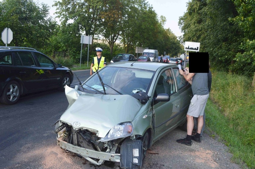 Wypadek pod Włocławkiem! Nie zatrzymał się na stopie i wjechał pod ciężarówkę! [wideo, zdjęcia]