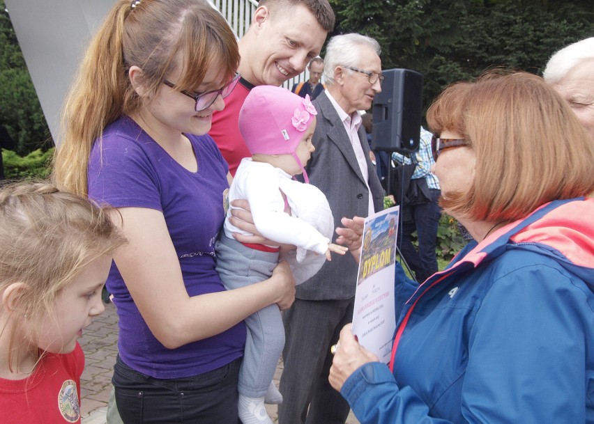 Odkryj Beskid Wyspowy. 53 złote rysie na Miejskiej Górze. W niedzielę szczyt zdobyło ponad 700 turystów