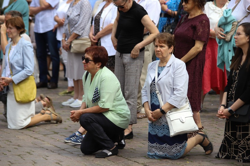 Uroczystość Bożego Ciała: ulicami toruńskiej starówki przeszła procesja ZDJĘCIA