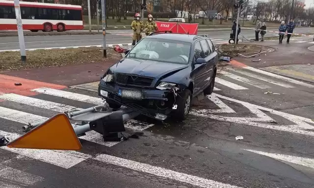 Na skrzyżowaniu w Sosnowcu Zagórzu doszło do śmiertelnego wypadku. Samochód przejechał kobietę.