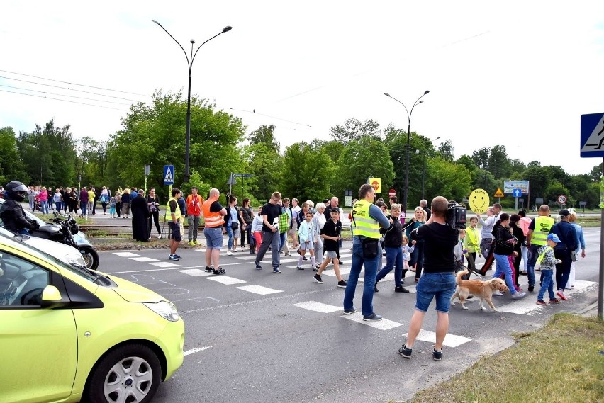 Al. Kołłątaja jest niebezpieczna dla pieszych, a czasem też...