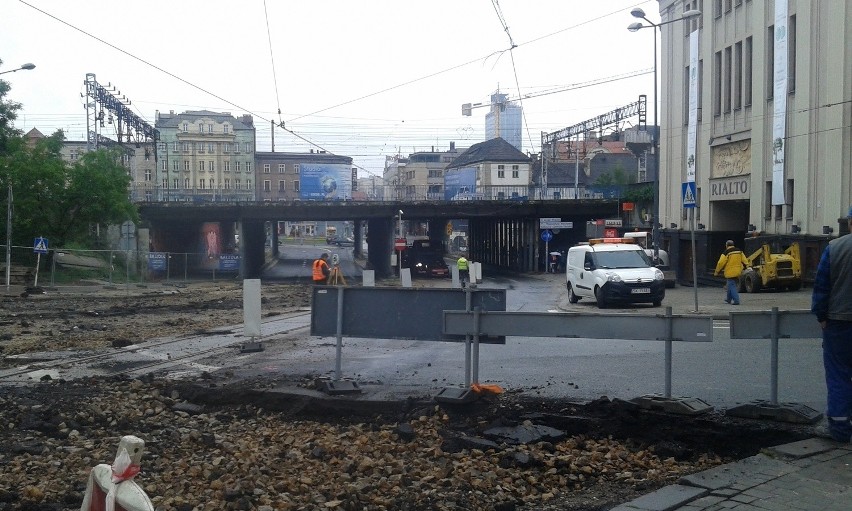 Katowice zakorkowane. Gigantyczne korki przez przebudowę Katowic [ZDJĘCIA]