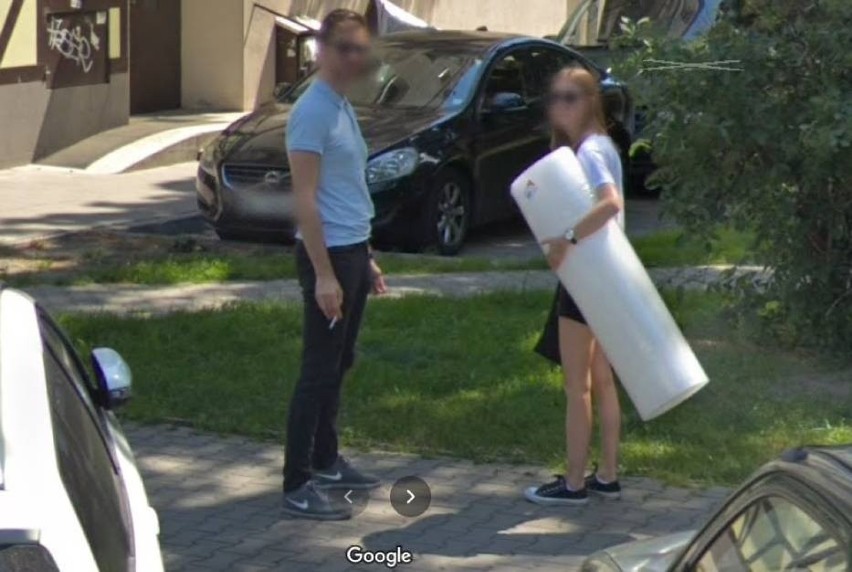 Przyłapani na gorącym uczynku przez Google Street View w Warszawie. Nietypowe zdjęcia i kamery, które widziały za dużo