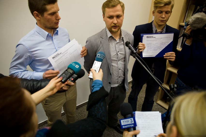 Kukiz'15 i Młodzież Wszechpolska chcą referendum ws....