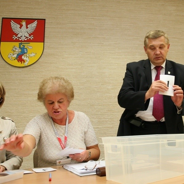 Część losowania przeprowadził osobiście Tadeusz Truskolaski, prezydent Białegostoku