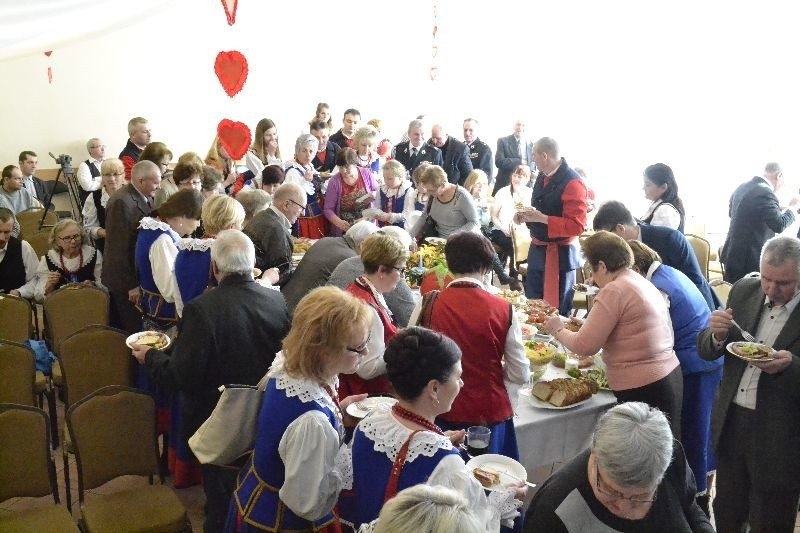 Poza ucztą duchową, czyli występami zespołów tu można zawsze...